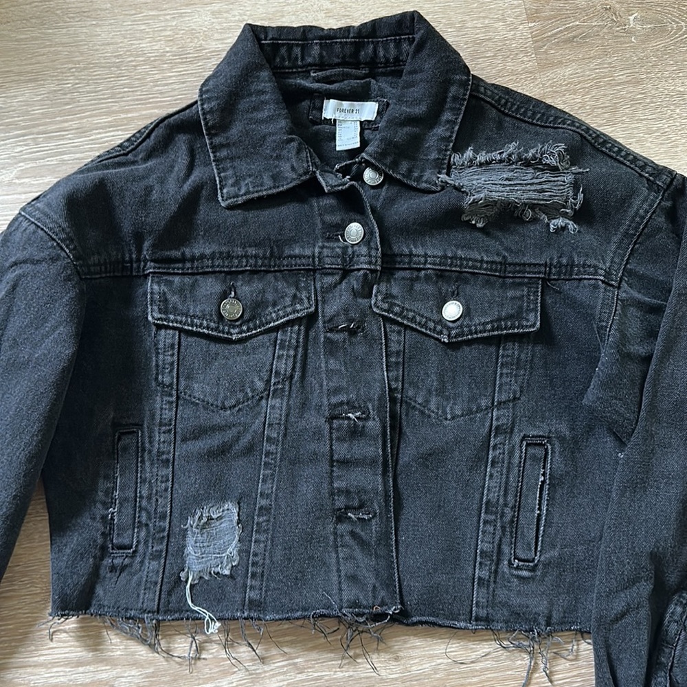 Black cropped Jean Jacked